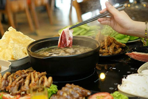 Đại kỵ khi ăn lẩu khiến dinh dưỡng "bốc hơi", chất độc ngấm ngược trở lại, nhiều người ăn sai mà không biết