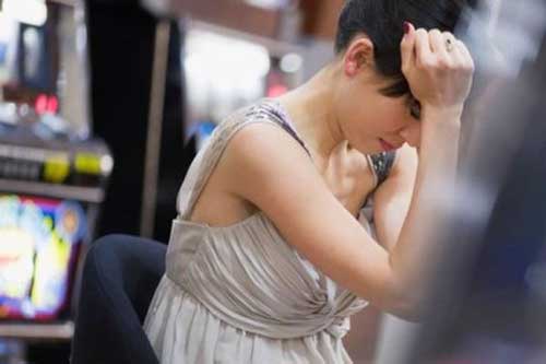 Nghe ông chủ 'rót mật', gái ngoan ngậm ngùi 'ôm trái đắng'