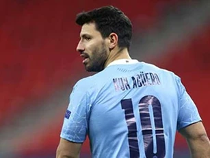 Fan MU lo ngay ngáy khi Aguero rời Man City