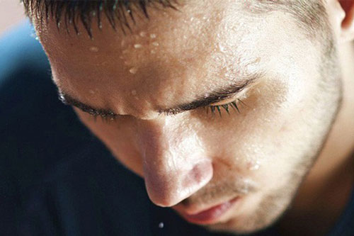 Cơ thể thường xuyên đổ mồ hôi: Chuyên gia tiết lộ điều bất ngờ mà rất ít người ngờ tới