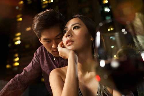 Lý do chồng cặp bồ với cô ôsin trẻ khiến vợ điếng người, khóc không thành tiếng