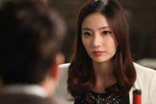 Sếp nhờ đi đón vợ ở viện sản, tôi tê tái khi nhìn người phụ nữ đang ôm bụng bầu, nhưng câu nói sau đó mới thật sự khó xử