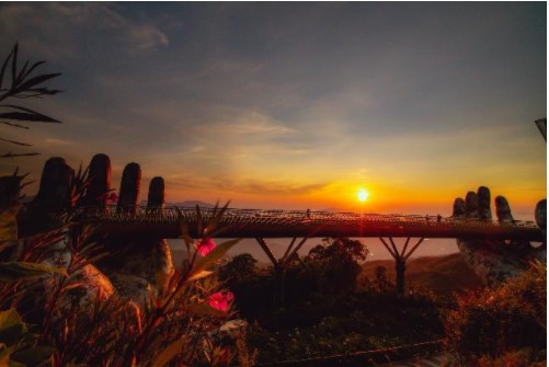 Ngắm nhìn hình ảnh Cầu Vàng đẹp trong mọi khoảnh khắc thời gian