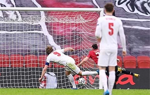 Kane chấm dứt 500 ngày tịt ngòi trong màu áo ĐT Anh bằng bàn thắng vào lưới Albania