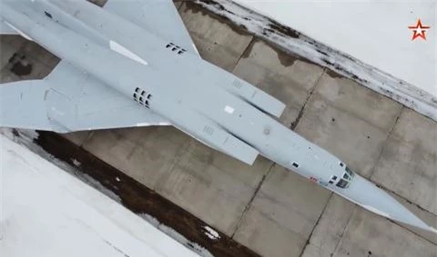 Tu-22M3 mang 'sat thu' tap xuyen thung phong thu doi phuong 