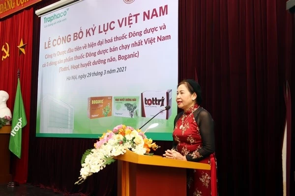 Bà Vũ Thị Thuận, Chủ tịch HĐQT Traphaco, chia sẻ tại buổi lễ.