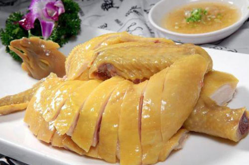 Luộc thịt gà cứ cho thêm 1 củ gừng, đảm bảo thịt thơm ngọt gấp đôi, ai ăn cũng gật gù khen ngợi