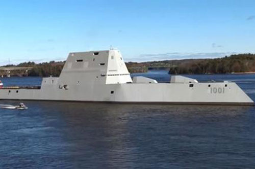 USS Michael Monsoor điều khiển đội không người lái trong diễn tập