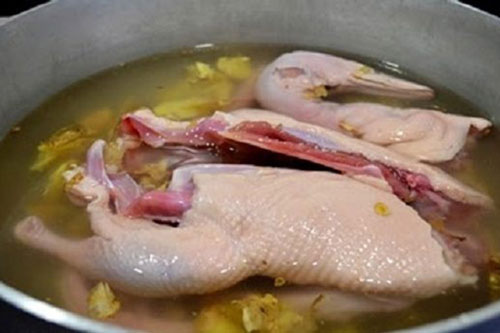 Luộc ngan vịt theo công thức đặc biệt, hết sạch mùi hôi, thịt mềm tan thơm nức