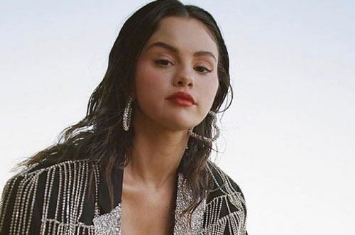 Selena Gomez 'nóng bỏng' trong buổi chụp hình ngoài trời