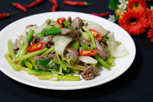 Chỉ cần làm thêm 1 bước khi xào cần tây, đảm bảo món ăn giòn ngon, không bị nát