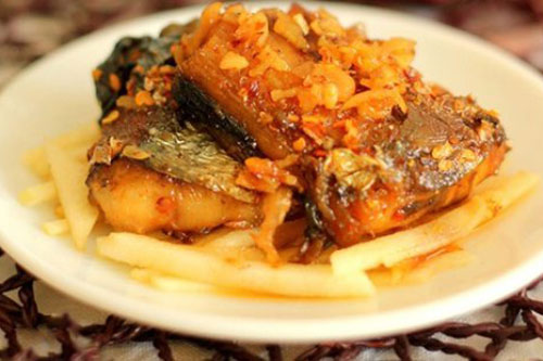 Làm ngay món cá chiên mắm tỏi ngon ngây ngất, ai ăn cũng "nghiện"