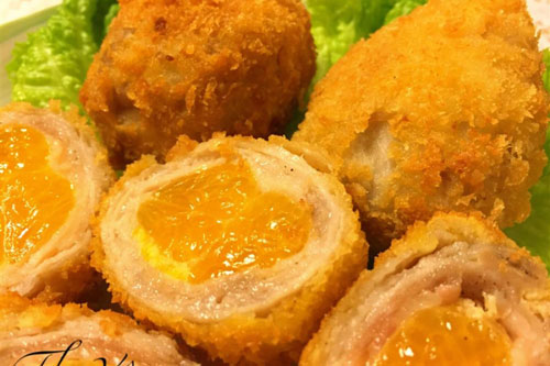 Sáng tạo món thịt cuộn quýt chiên xù, lạ lạ mà lại siêu ngon