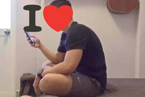 'Lang thang' trên mạng vô tình phát hiện bí mật động trời của chồng sắp cưới