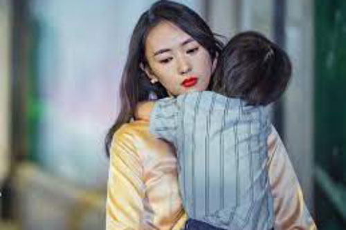 Chồng cũ bỗng gõ cửa đưa cho sổ tiết kiệm 1 tỷ để được sống cùng con 1 tháng, 3 ngày sau tôi chết điếng khi kẻ lạ mặt tới nhà