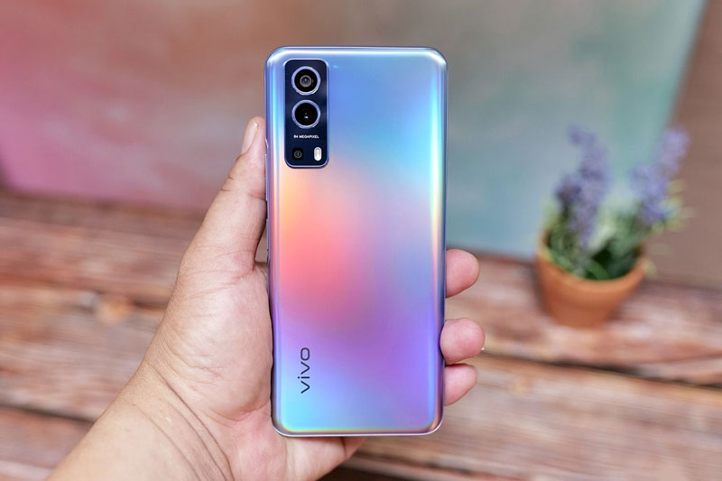 Smartphone 5G, RAM 8 GB, pin 5.000 mAh, 3 camera sau, giá 7,5 triệu đồng