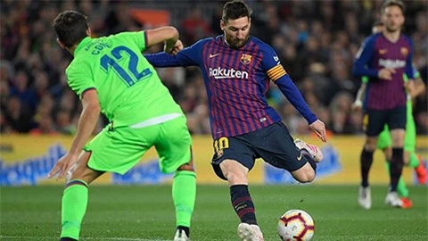 Bàn thắng từ ngoài vòng cấm: Messi gấp 6 lần Ronaldo