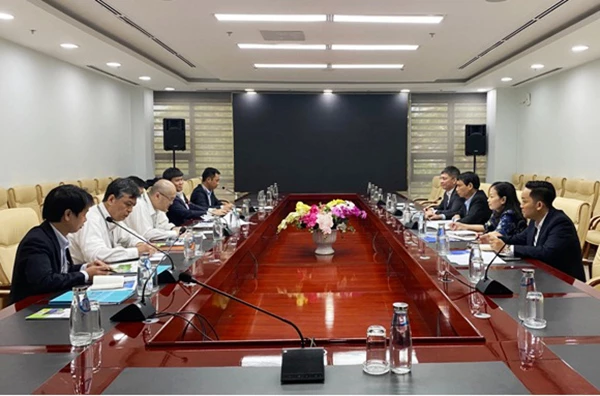 Phái đoàn của Tập đoàn Maeda (trái) đến tìm hiểu cơ hội đầu tư tại Đà Nẵng (Ảnh do BQL Khu công nghệ cao và các KCN Đà Nẵng cung cấp) 