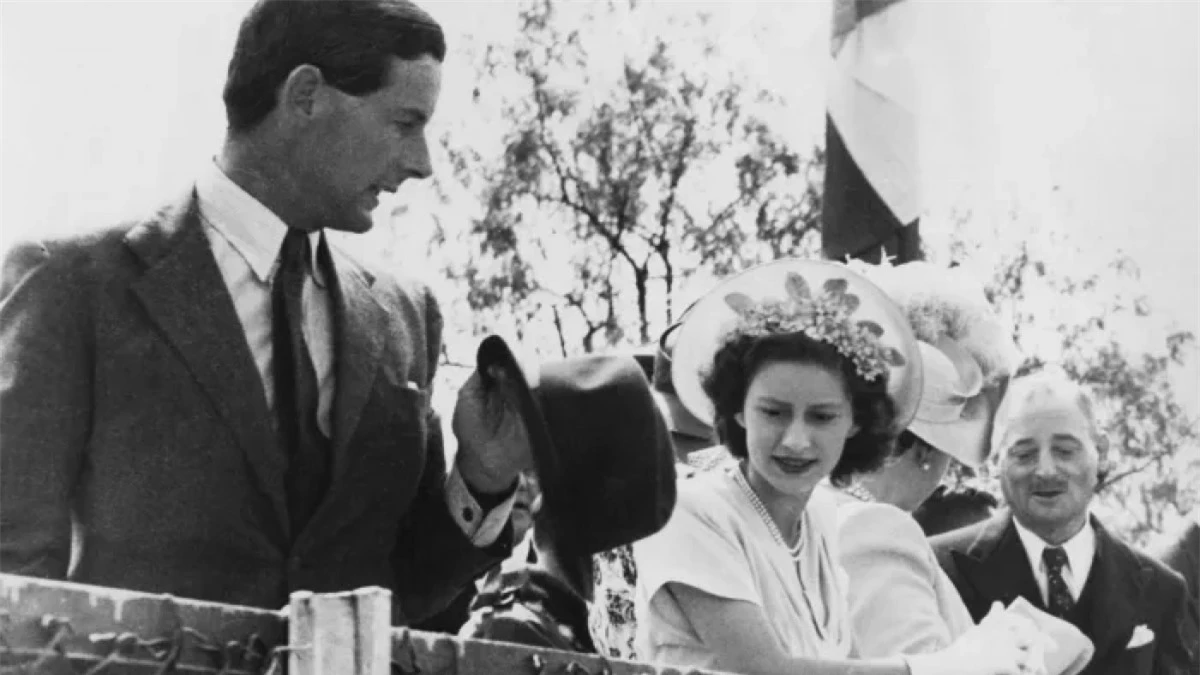 Công chúa Margaret chụp cùng Peter Townsend (trái) ở Nam Phi trong chuyến công du hoàng gia năm 1947. Ảnh: Getty Images