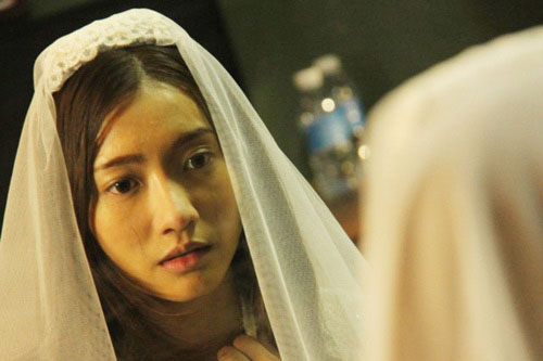 Sắp lên xe hoa mà anh "không mảnh vải che thân" với người cũ