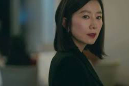 Trở về nhà sau chuyến công tác, tôi hạnh phúc vì chồng tân trang lại giường ngủ, nào ngờ tiếng gọi của người phụ nữ ngoài cửa khiến tôi ngã quỵ