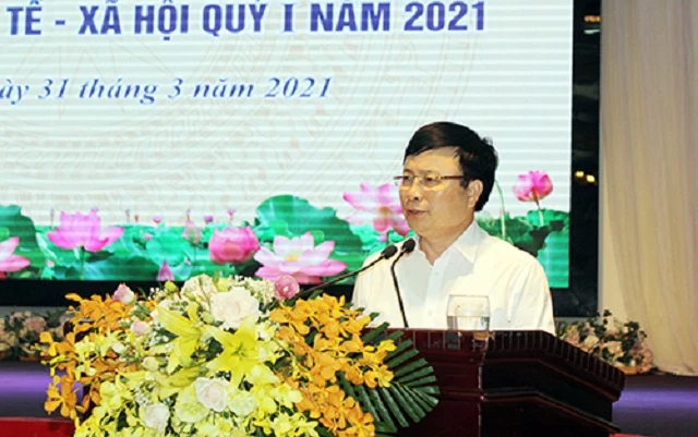 Ông Bùi Đình Long, Phó chủ tịch UBND tỉnh Nghệ An phát biểu tại buổi họp báo