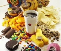 Thực phẩm nhiều đường làm tăng nguy cơ hôi miệng.