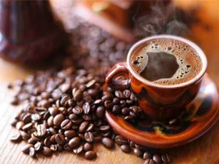 Lý do uống cà phê tốt hơn trà vào buổi sáng