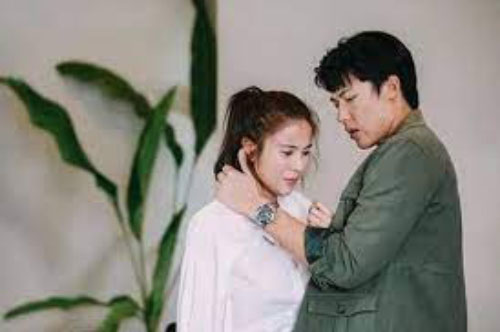 Vô tình vào Facebook của vợ cũ, tôi điếng người khi thấy tấm ảnh cô ấy mới đăng lên