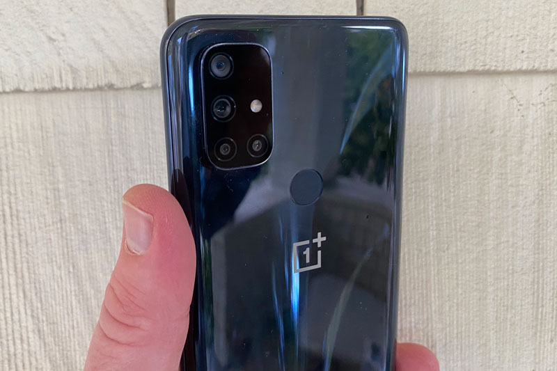 Smartphone 5G, RAM 6 GB, sạc 30W, 4 camera sau giảm giá 2 triệu đồng tại Việt Nam