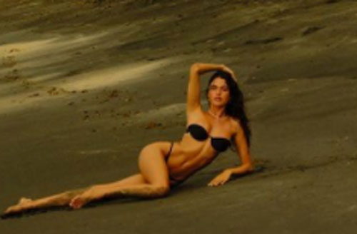 Vẻ 'nóng bỏng' hoang dại của chân dài 9x đến từ Brazil