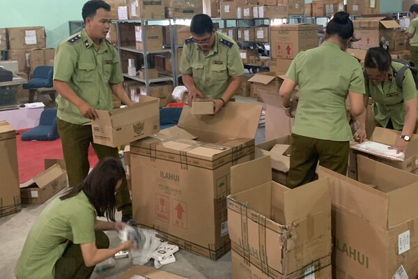 Thu giữ nhiều thiết bị điện tử nhập lậu tại kho hàng thuộc MIMISO Việt Nam
