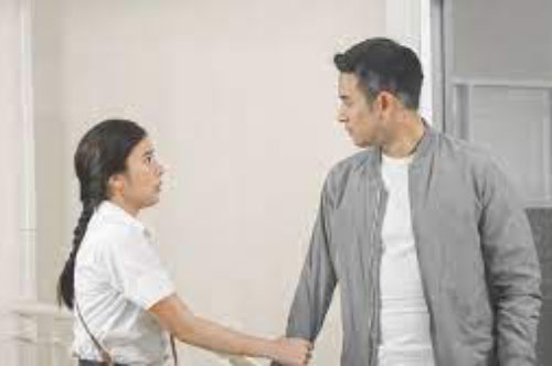 Thấy hành động mờ ám của mẹ chồng khi ra khỏi nhà, tôi đã bám theo và phát hiện sự thật quá đỗi phũ phàng