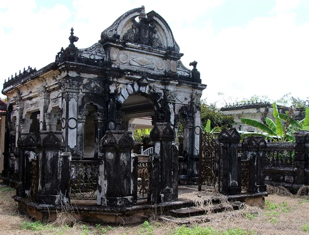 Bí ẩn ngôi mộ cổ hoành tráng như cung điện ở miền Tây