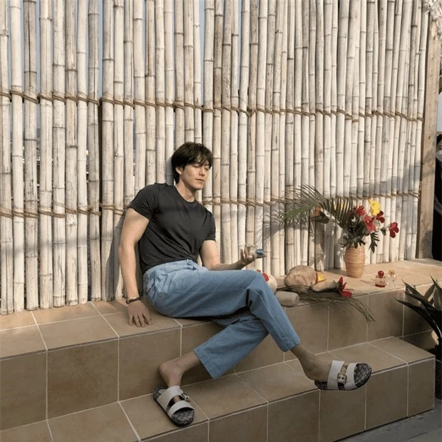 Kim Woo Bin tái xuất với thân hình thay đổi 180 độ: 'bờ vai Thái Bình Dương' và bắp tay khiến fan phải trầm trồ 2
