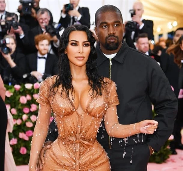 Kim 'cố sống cố chết' giành biệt thự 60 triệu đô từ tay Kanye, hóa ra là để làm điều này cho con 4