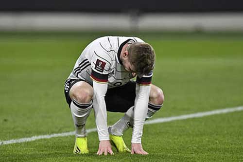 Werner xứng danh 'chân gỗ' với pha dứt điểm làm 'mù mắt' người xem