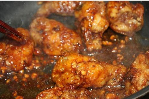 Cách làm gà rim nước tương cà hấp dẫn đổi vị cuối tuần