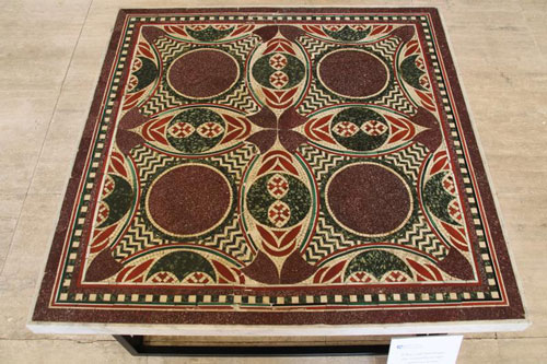 Mua phiến đá cũ về làm mặt bàn, hóa ra là bảo vật La Mã 2.000 năm