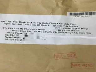 Giả danh cảnh sát phòng cháy chữa cháy để lừa bán sách, tài liệu