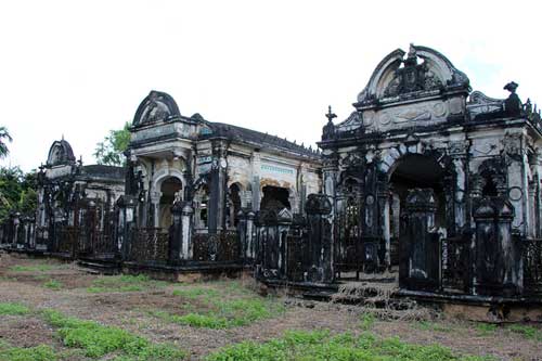 Bí ẩn gây 'sốc' về ngôi mộ cổ hoành tráng như cung điện ở miền Tây