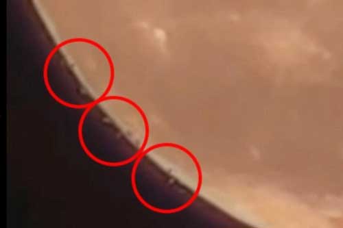 Hàng trăm UFO rời mặt trăng
