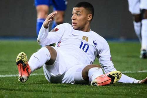 PSG hạ giá bán Mbappe