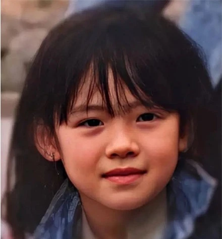 Dân mạng phát sốt với loạt ảnh lúc còn bé của ‘chị đẹp’ Son Ye Jin ảnh 2