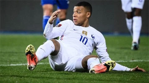 PSG hạ giá bán Mbappe