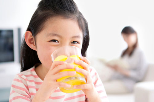 Cam rất bổ cho trẻ nhưng ăn kiểu này cực độc, mẹ nhớ bỏ ngay trước khi quá muộn