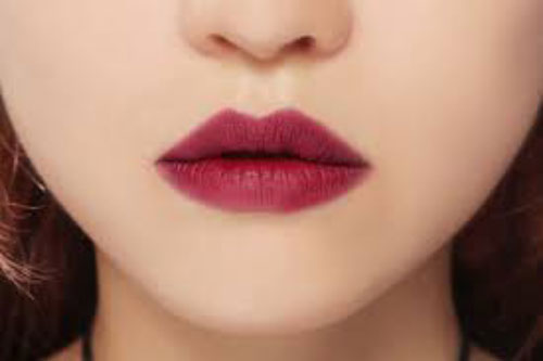 Môi thâm nên dùng son màu nào?