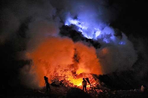 Khám phá vẻ đẹp dữ dội của những ngọn núi lửa