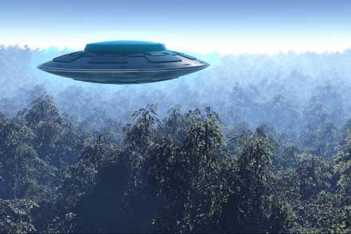 Phát hiện 1 đám UFO 'lẽo đẽo' bám theo đuôi máy bay
