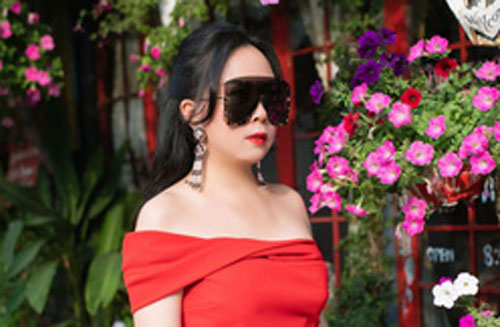 Phượng Chanel trẻ trung, sành điệu xuất hiện trên phố